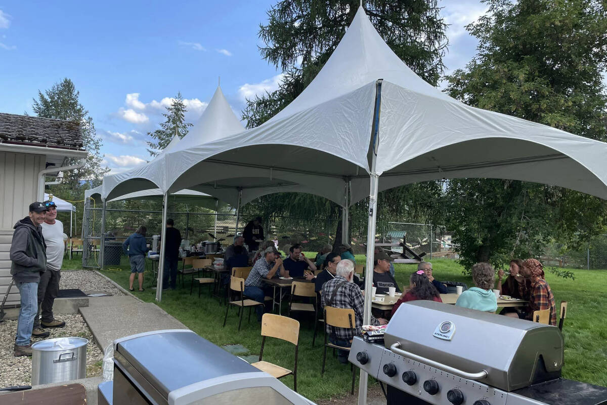 33850083_web1_RSZ-gathering-at-first-fish-375798152_10160544234286335_3890289609199960157_n