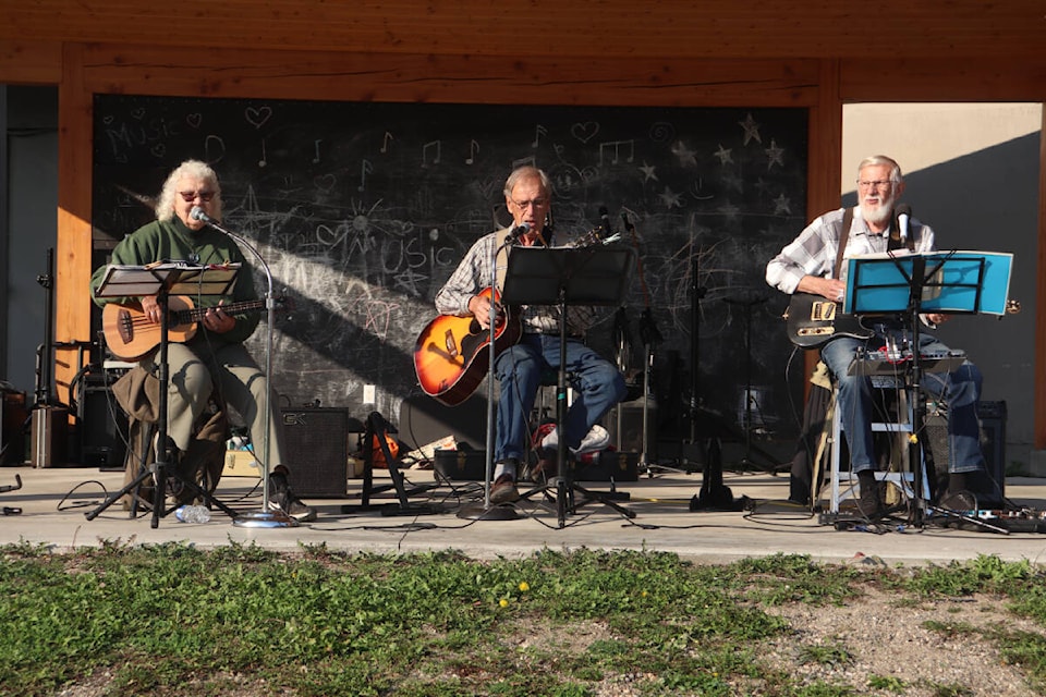 33922153_web1_RSZ-Harvest-F-4-band-IMG_9932