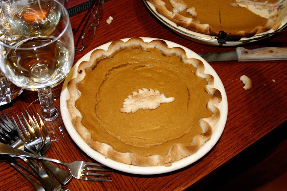 33938471_web1_230914-ACC-Editors-desk-PumpkinPie_1