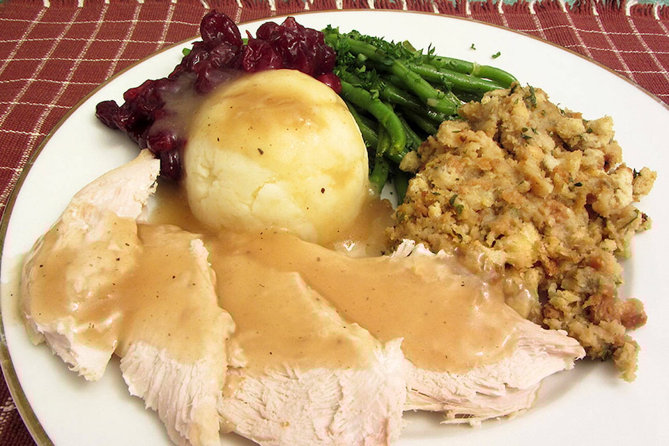 34074045_web1_TSR-tgiving-dinner-to-go-edh-201117