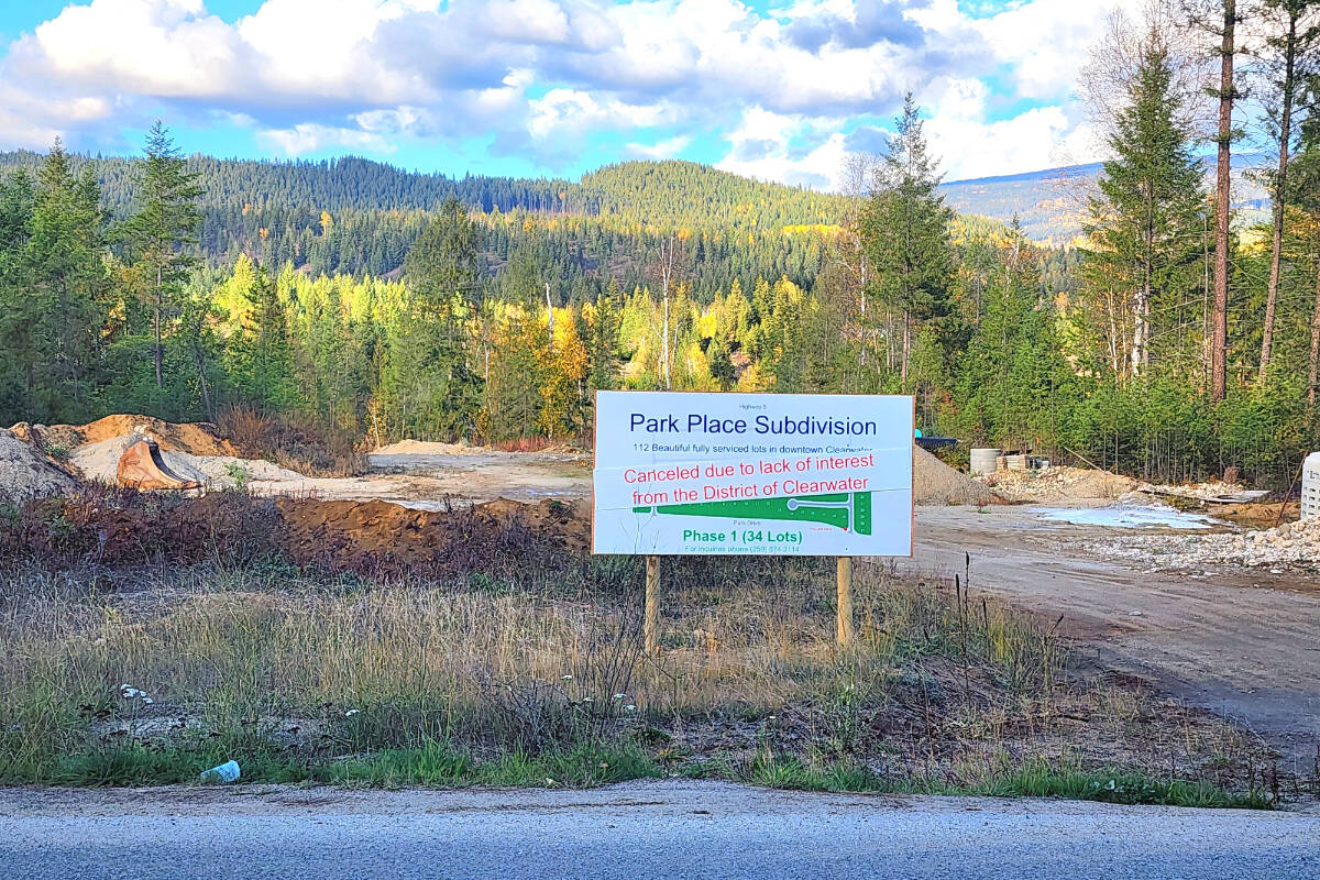 34214666_web1_RSZ-Park-place-sign-3-20231013_161412