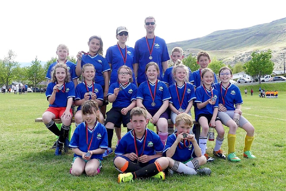 rsz-archives-nts-16820451_web1_barriere-youth-soccer-team2