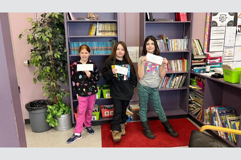 Winners of the Barriere ronaldomanosa Christmas contest were: First Place - Morley wins $25.00, Second Place -  Emily wins $15.00 Third Place -  Riley wins $10.00. Congratulations! 

