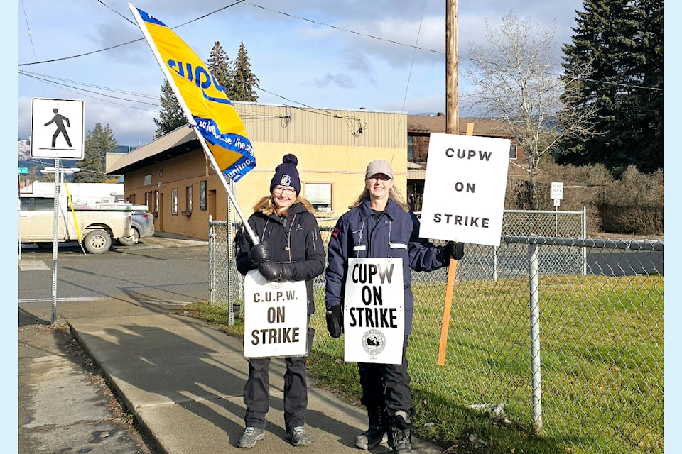 (From L - R): Letter carrier Chrissy Pullen from Kamloops and rural carrier Allison Rilcoe on Dec. 2 picketing on strike for CUPW in front of the Barriere Post Office in the North Thompson. 