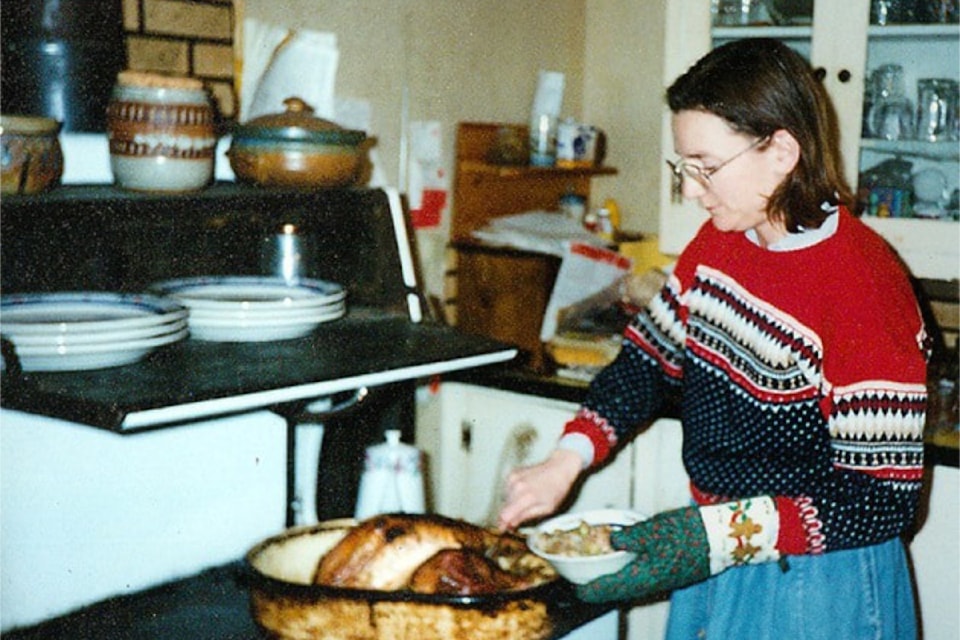 From February 2015, Eleanor Deckert demonstrates her skill by cooking a turkey with a wood cookstove somewhat smaller and simpler than the Moffat featured in the article.