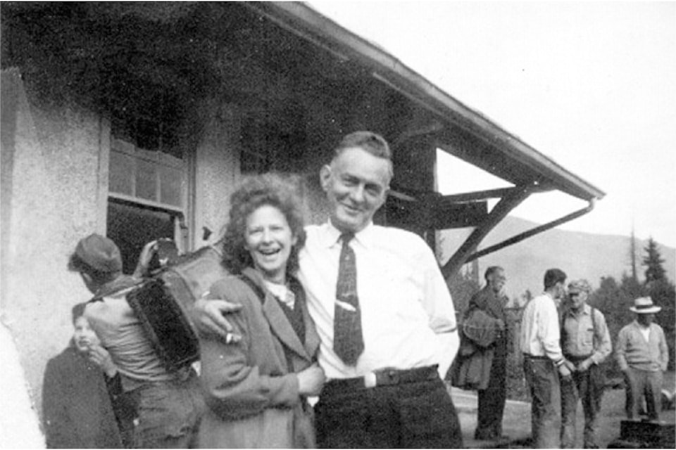 Two people hug on the platform of the Avola railway station. No names or dates have been given. The station no longer exists.