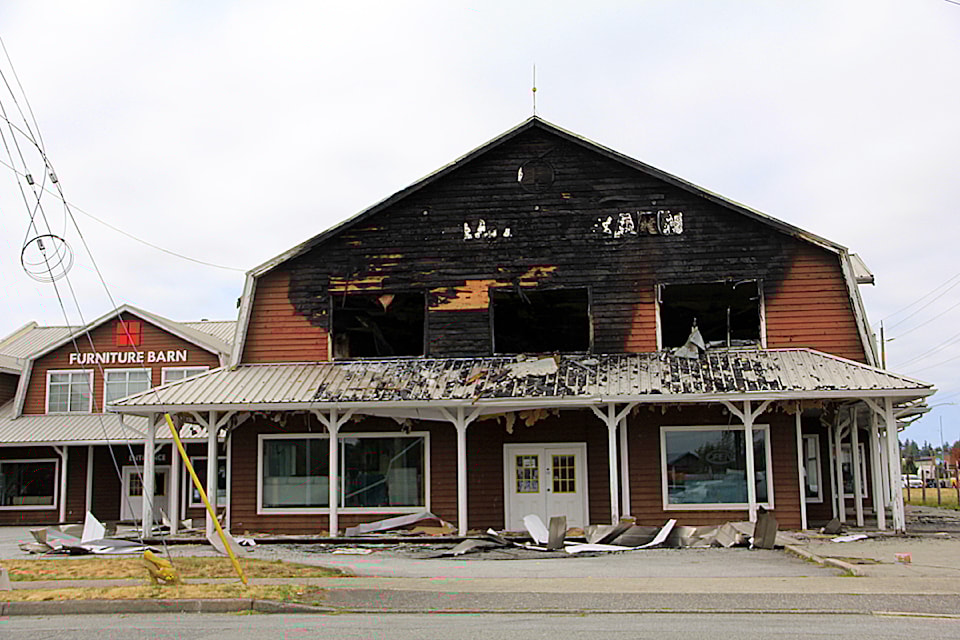 2024-08-06-clr-furniturebarnfire