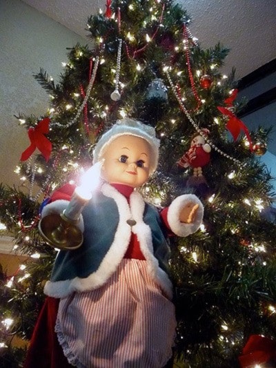 23456cloverdalewScaryXmasanimatronicBaby