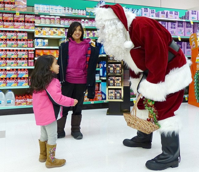 34023cloverdaleWwCropShoppingSanta