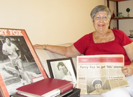 37600cloverdalewCropAlisonSinsonIncewithTerryFoxmemorabilia