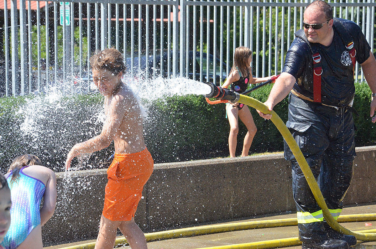 7725712_web1_170715-LAD-LegendaryWaterfight_10