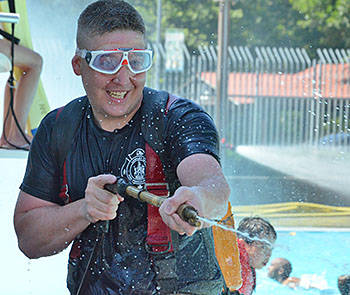 7725712_web1_170715-LAD-LegendaryWaterfight_3