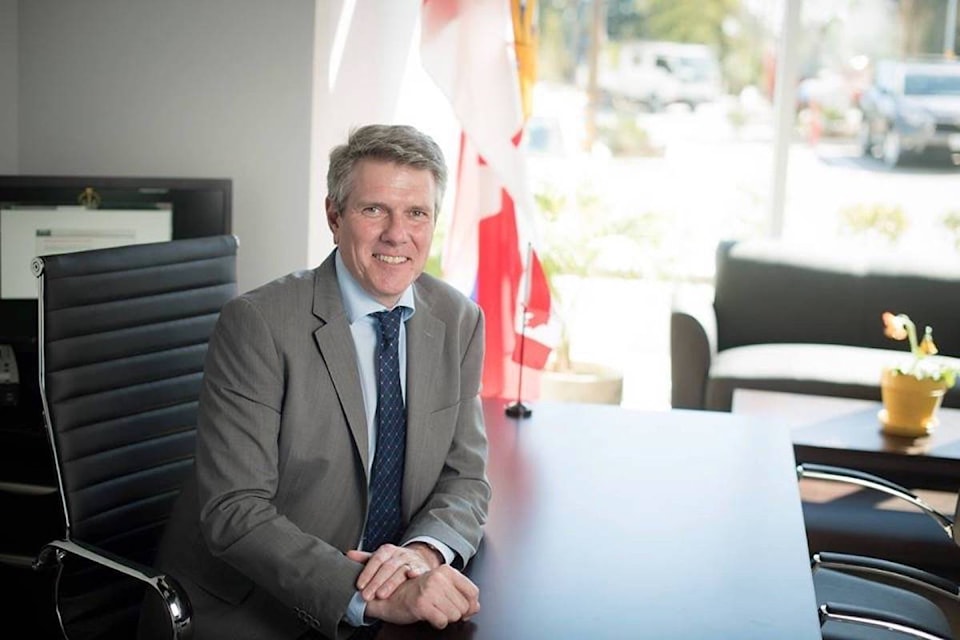 8427108_web1_170907-LAT-M-John-Aldag-at-desk