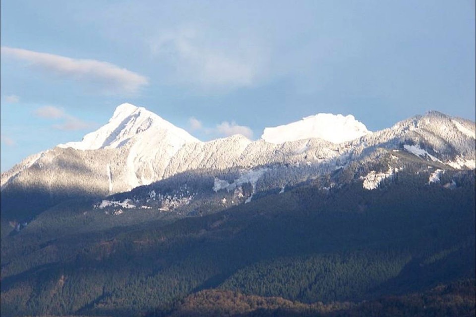 11573641_web1_180409-BPD-M-mountain-Cheam_from_Fraser_Valley