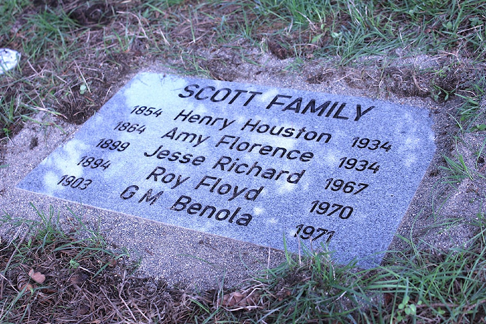 11888553_web1_180516-CLR-ScottFamily_1