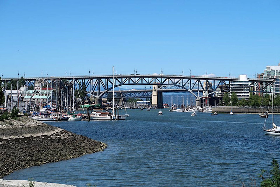 15284958_web1_800px-Granville_Street_Bridge_2018