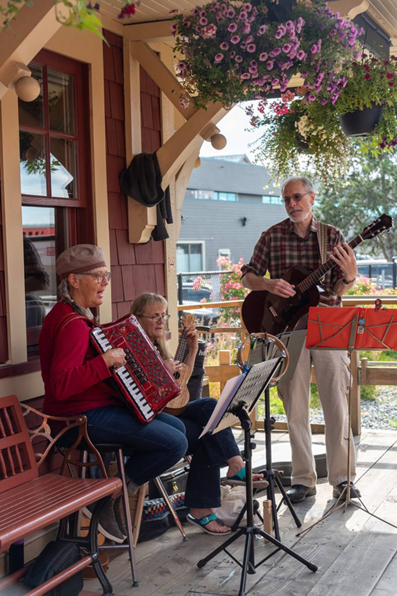 17536567_web1_190703-CLR-HeritageRail-CanDay_2