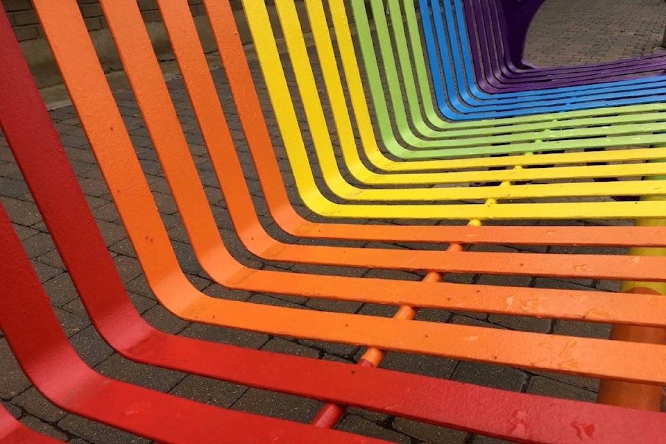 17900446_web1_190731-NDR-M-Rainbow-bench-flickr