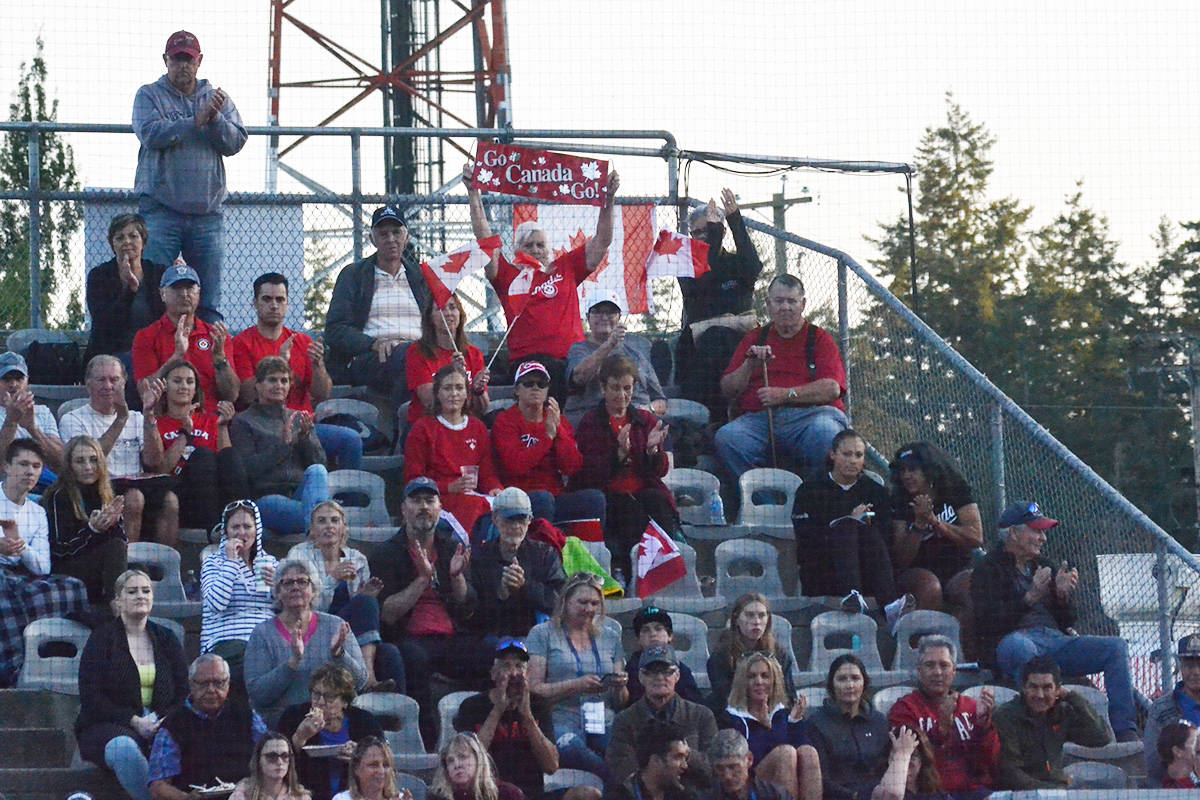 18252608_web1_190828-PAN-TeamCanadaSoftballCuba_9