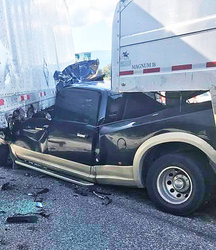 18374182_web1_190903-LAD-truck-crash2