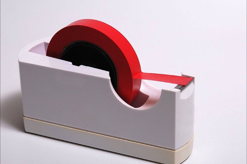 19246119_web1_191105-SNW-M-1280px-Paper_tape_table_dispenser-01