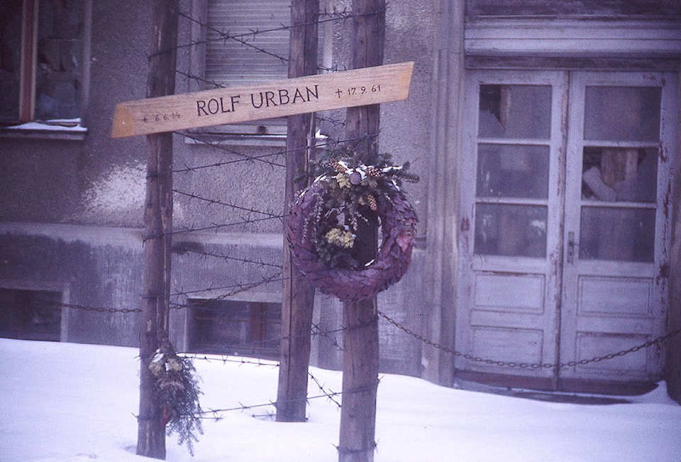 19466497_web1_191127-CLR-BerlinWall30YearsLater_1