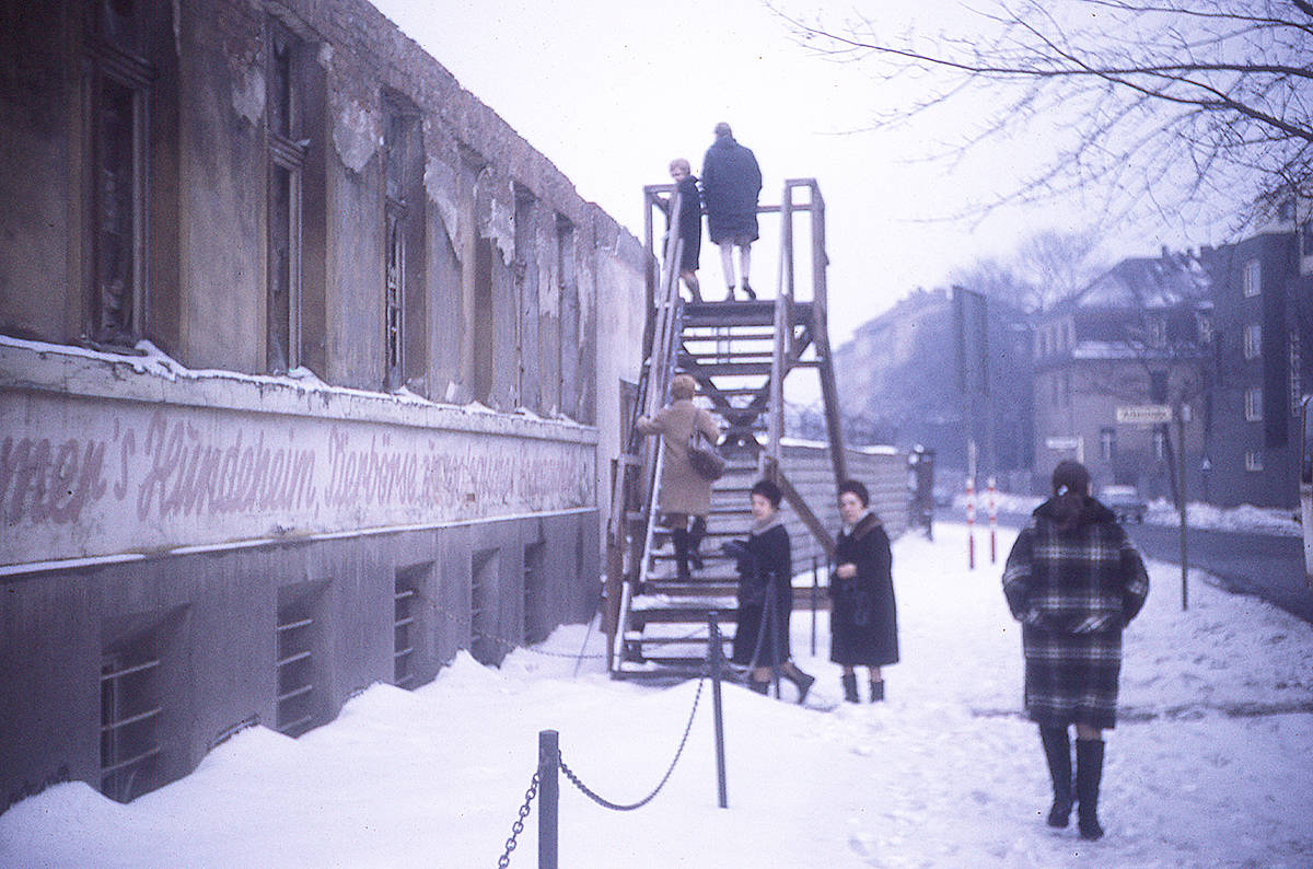 19466497_web1_copy_191127-CLR-BerlinWall30YearsLater_2