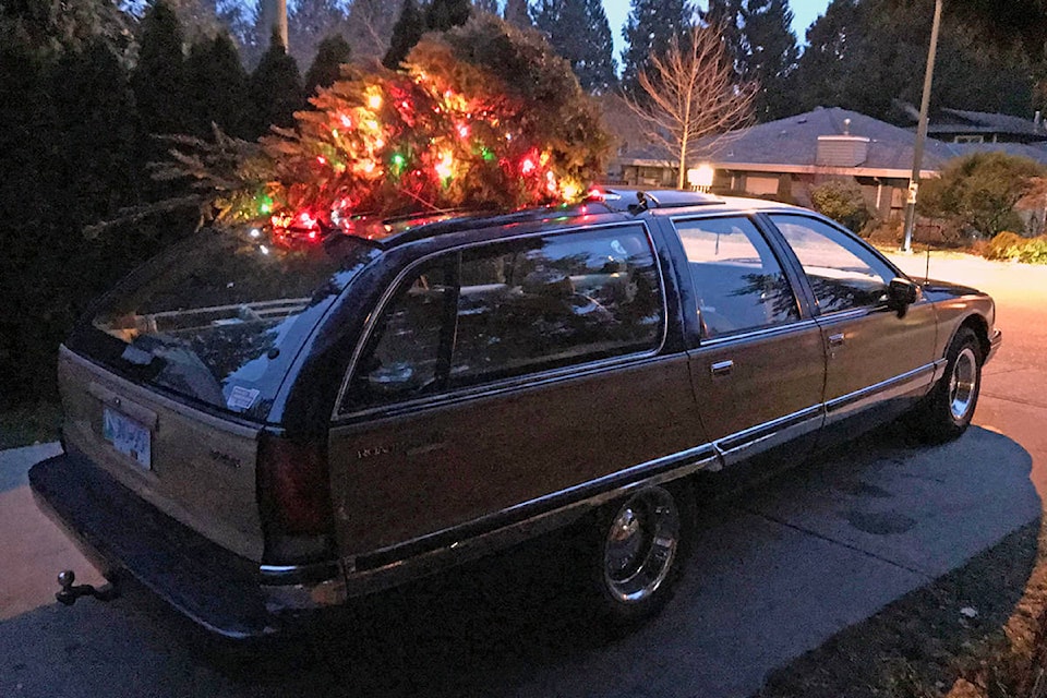 19875246_web1_ChristmasTreeCar