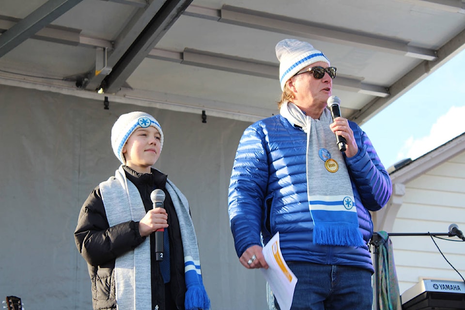 Rocco Forte and Sources CEO David Young speak to participants of the Coldest Night of the Year event in White Rock. (Tiffany Kwong photo)