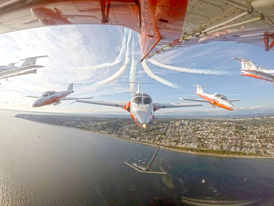 20825268_web1_Snowbirds-aerial