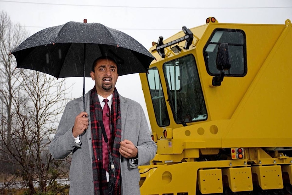 22706928_web1_191212-NDR-M-Ravi-Kahlon-Alex-Fraser-Bridge-zipper-truck-launch-04