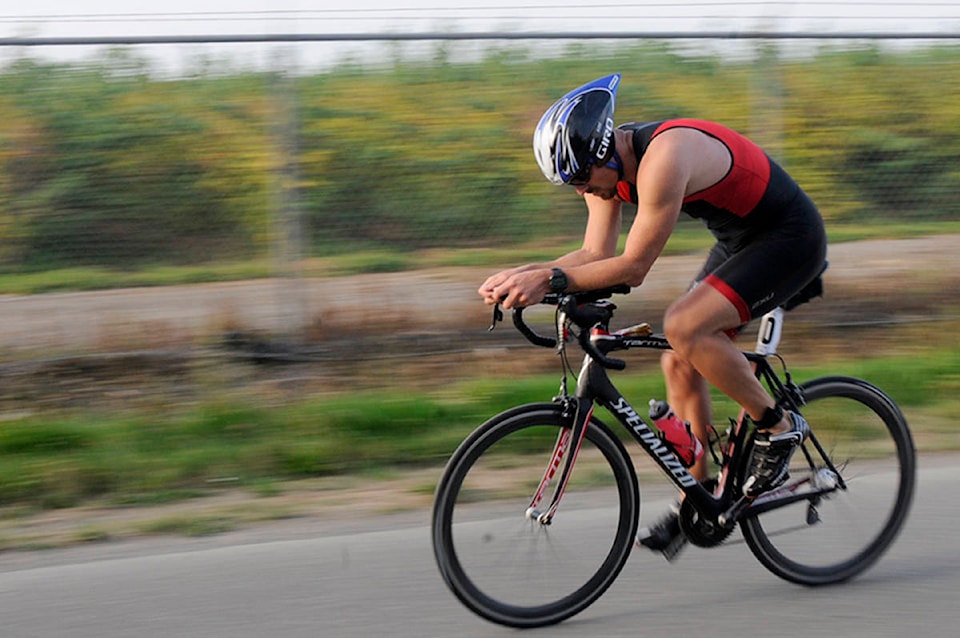 24527543_web1_Triathlon-3-MORROW