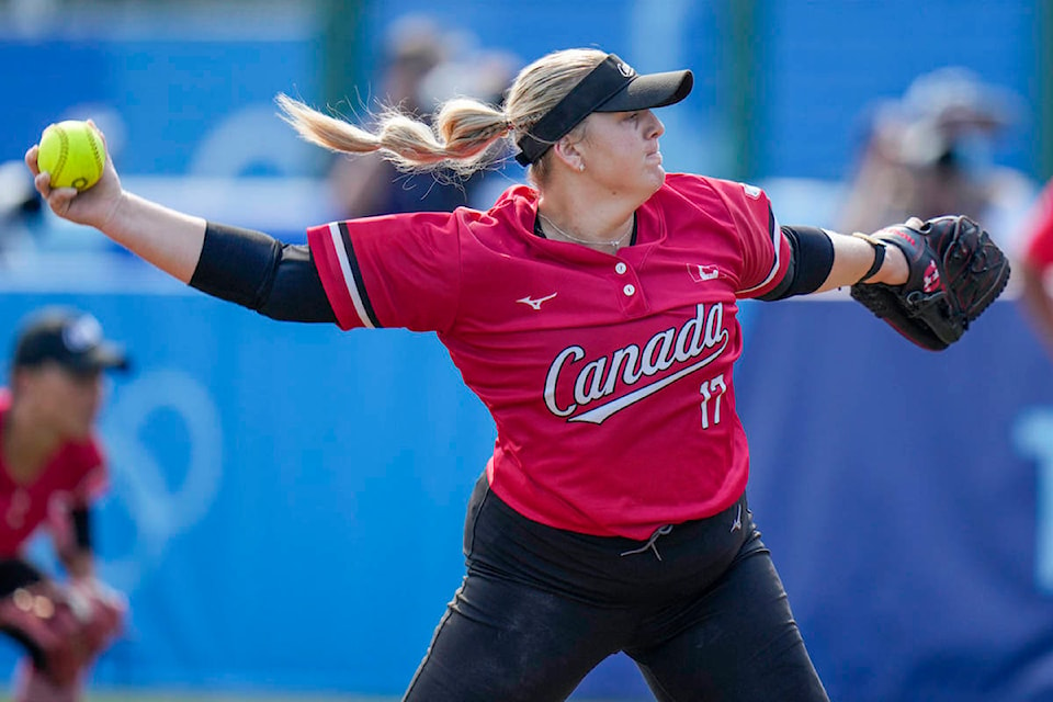 25896051_web1_210722-PAN-Spts-CanadaSoftballWin-Groenewegen_1