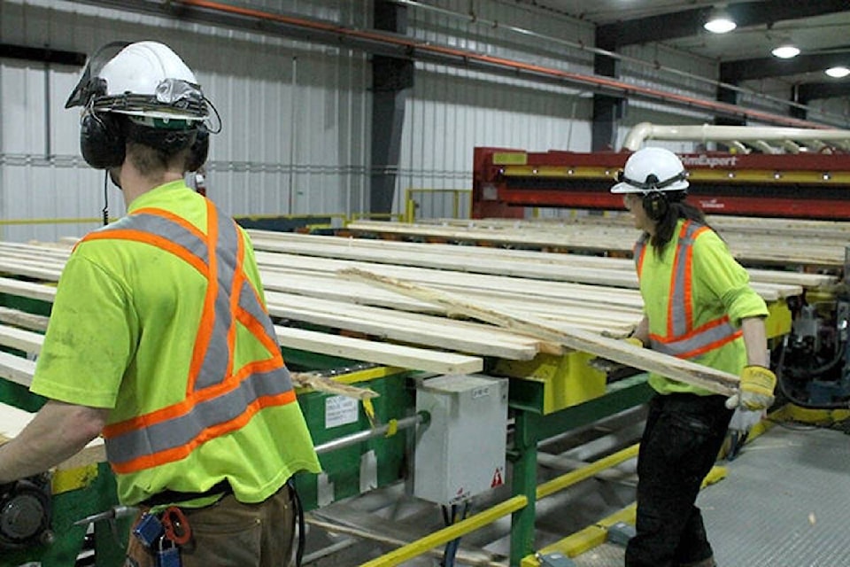 26443178_web1_20210910-BPD-sawmill-workers-princeton-nov2018