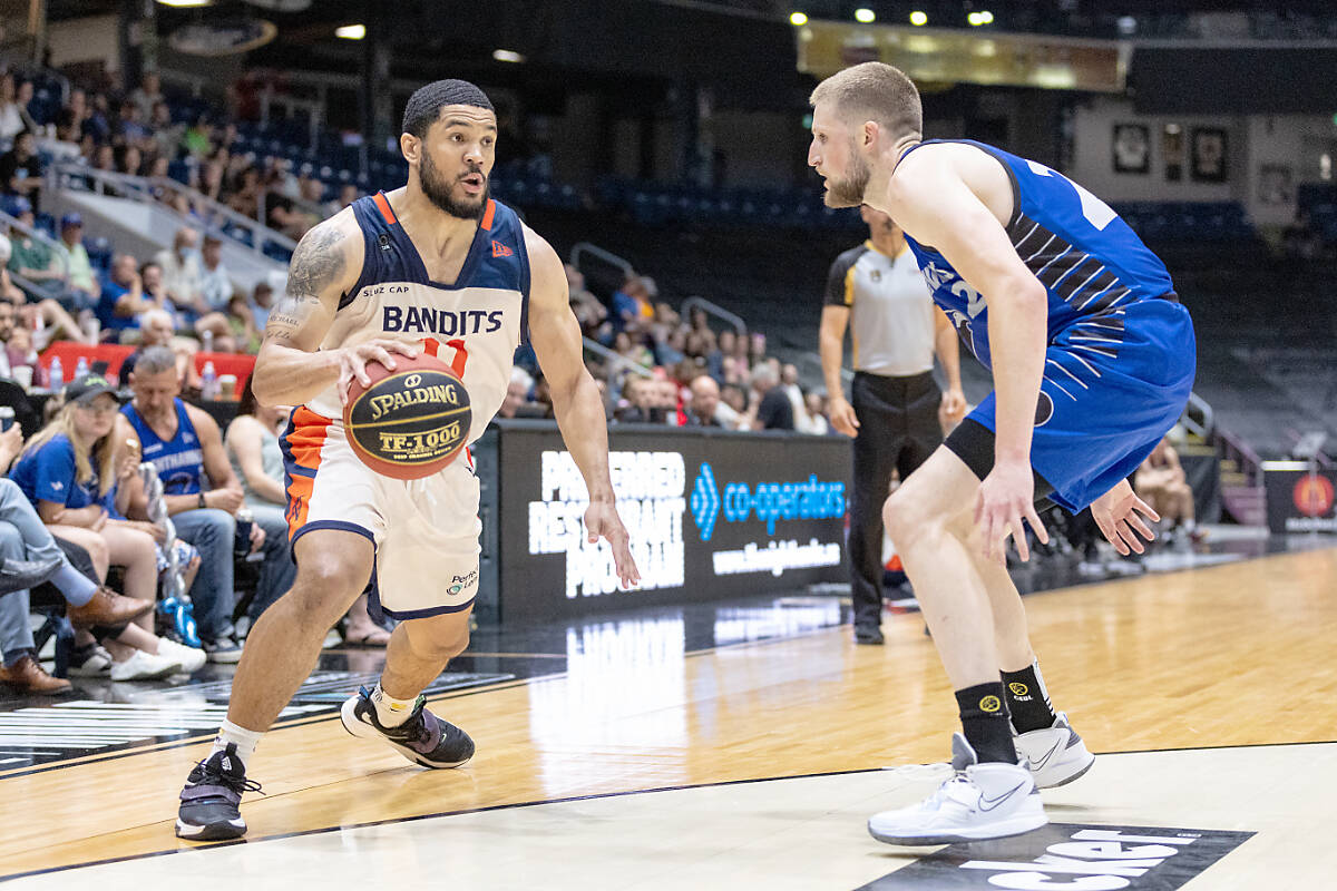 Fraser Valley Bandits Malcolm Duvivier goes against a Guelph Nighthawks opponent. Bandits won their third in a row, a close 90-85 road trip win over Guelph on Tuesday night, June 21. (CEBL/Special to Langley Advance Times)