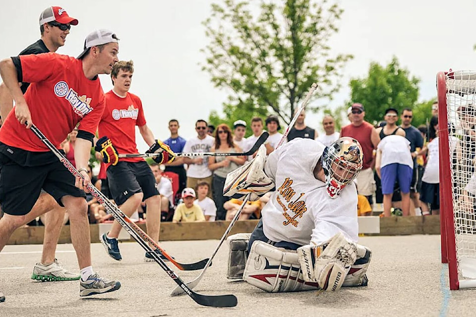 30157033_web1_220707-CLR-StreetHockeyFest-ugc_1