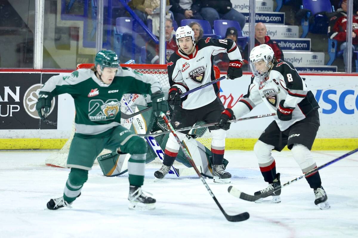 Colton Langkow and Ty Thorpe in front of the Everett net Saturday, Feb. 25 at Langley Events Centre. Silvertips won 3-1. (Rob Wilton/Special to Langley Advance Times)