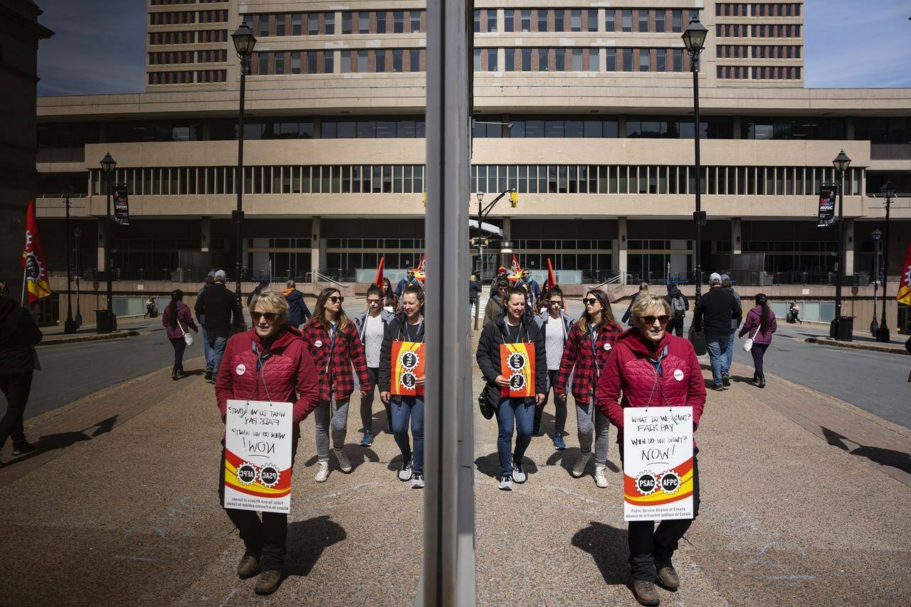 Striking public servants block access to government buildings and key