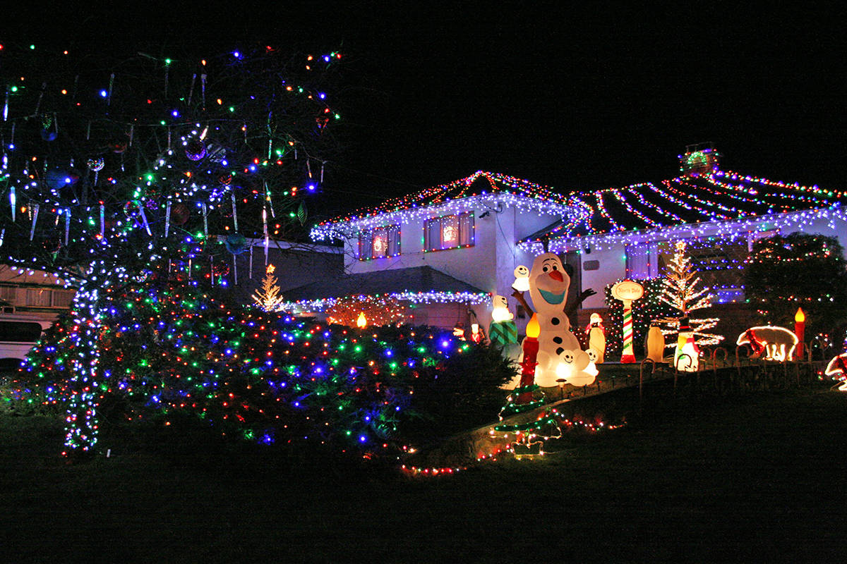 9921747_web1_VNE-EsqXmasLights