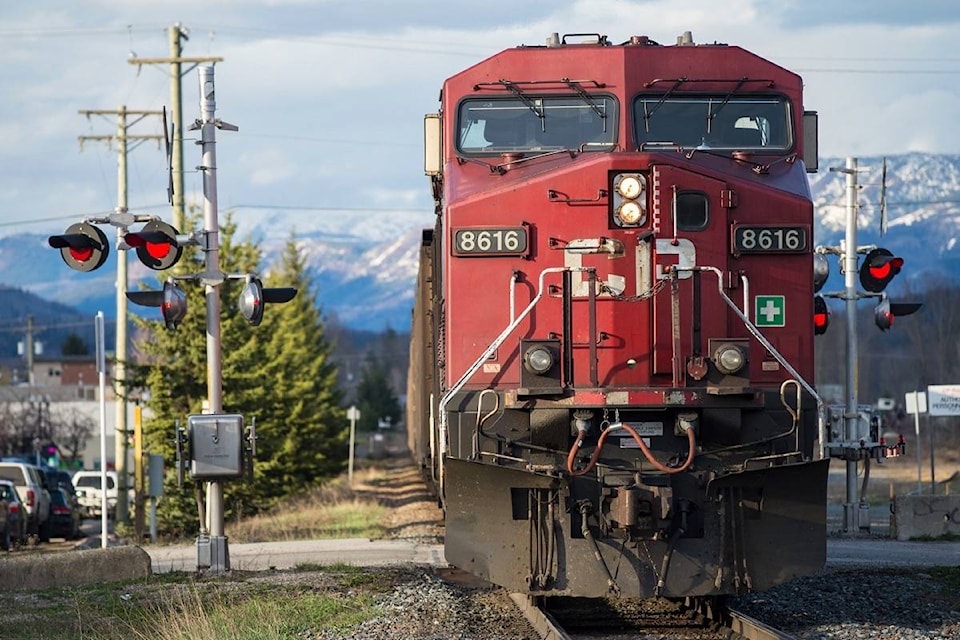 15019738_web1_180525-CDT-M-CP-Train-GPS