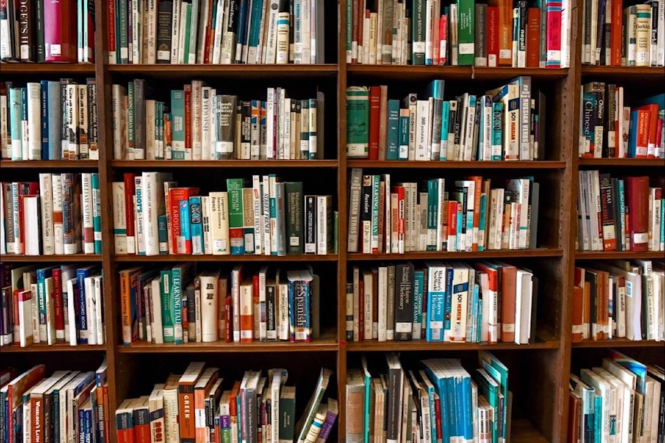 15761567_web1_180905-MRN-M-bookcase-books-bookshelf-1370295--1-