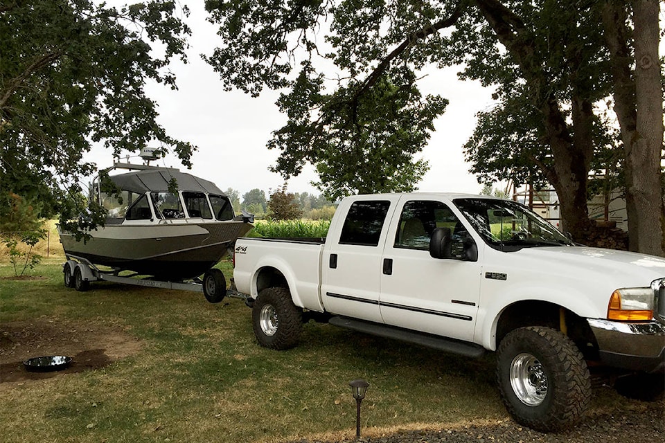 18204299_web1_190823-WLT-JantzBoatTruck