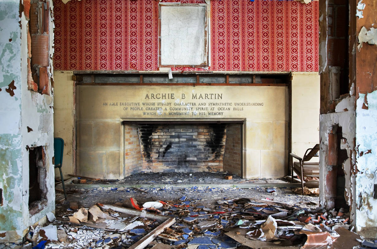 18884932_web1_offireplace