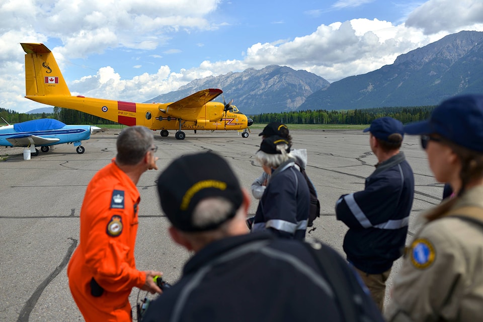 19072784_web1_Buffalo3_GroupShot_SparwoodAirSAR