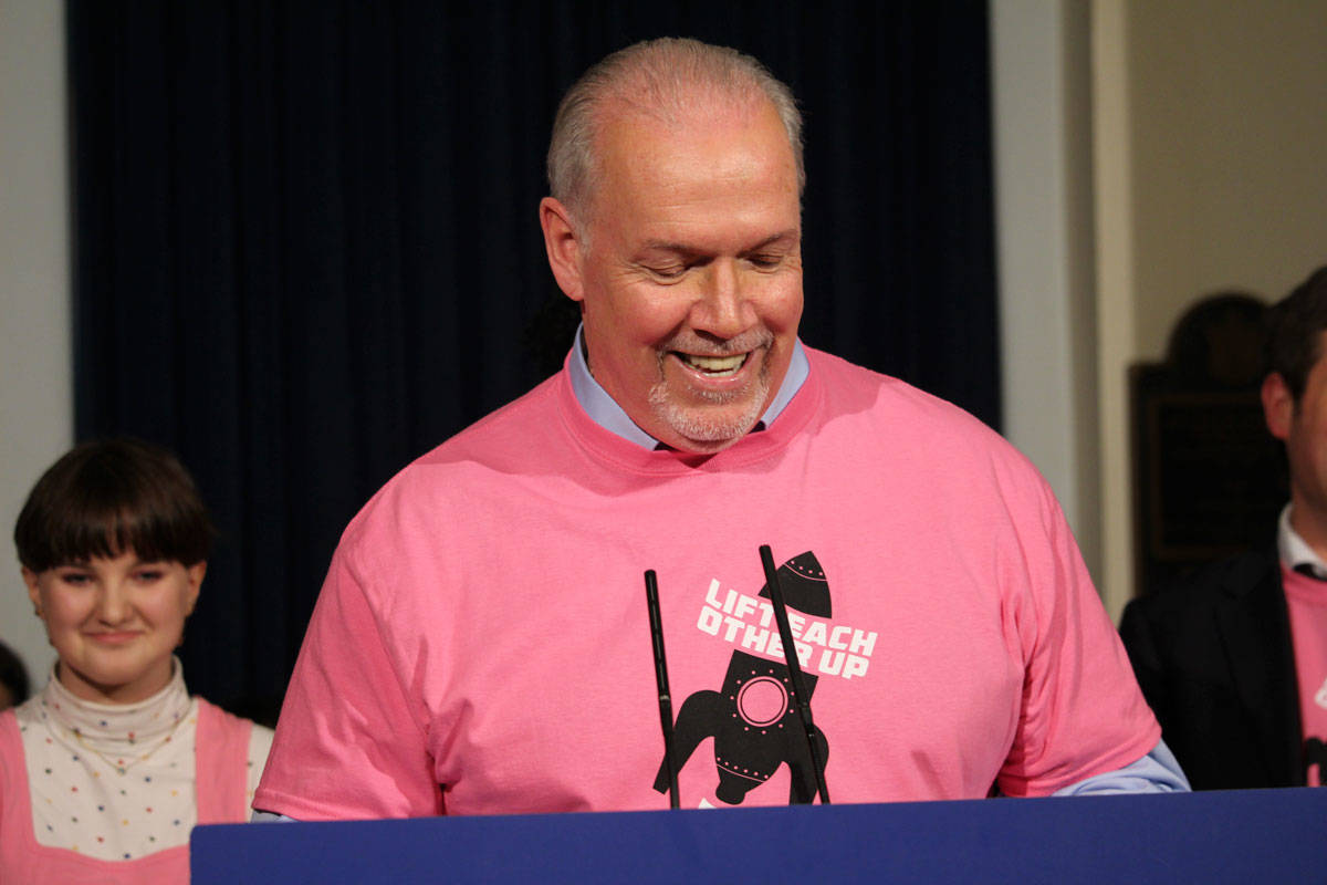 20720081_web1_200226-VNE-Pink-Shirt-Day_3