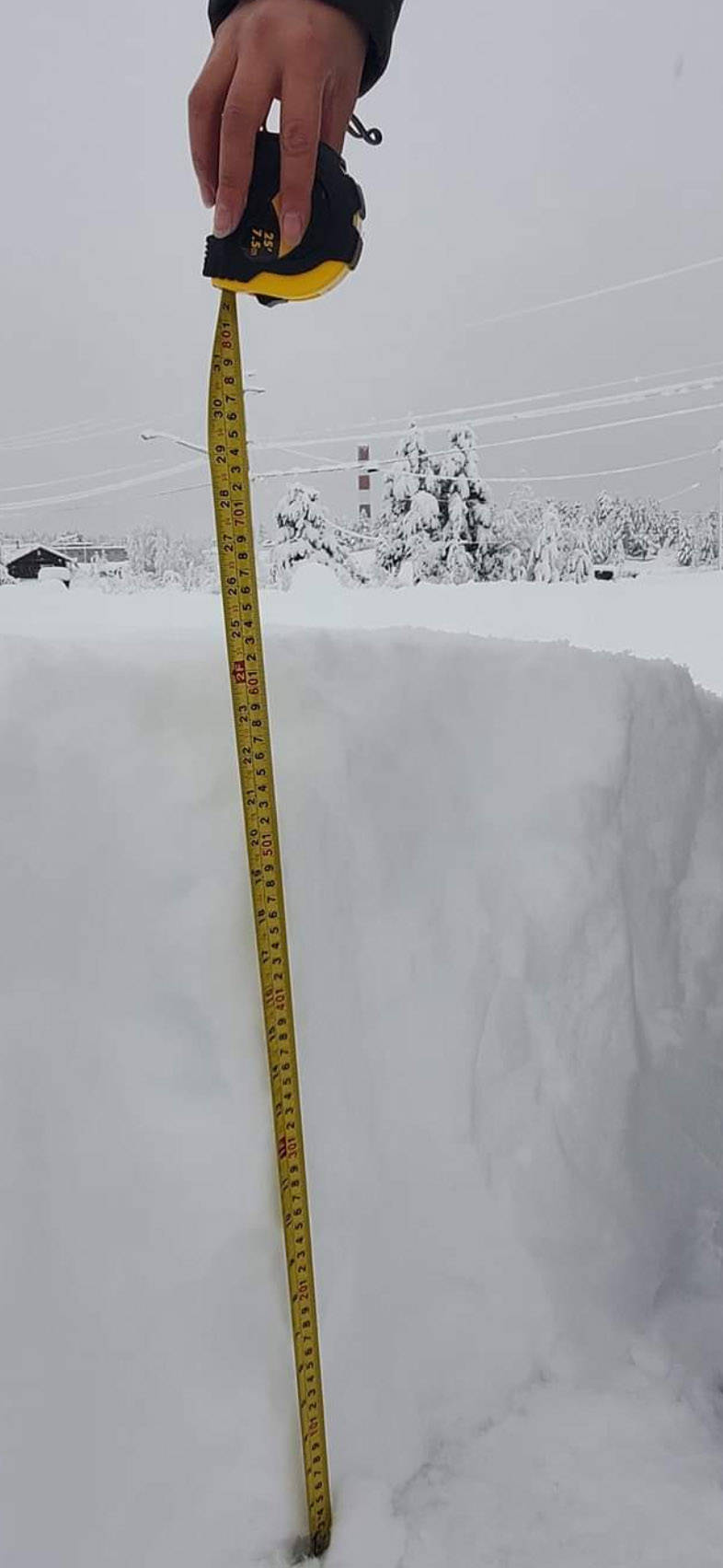 23466545_web1_201127-WLT-60-metres-snow_2