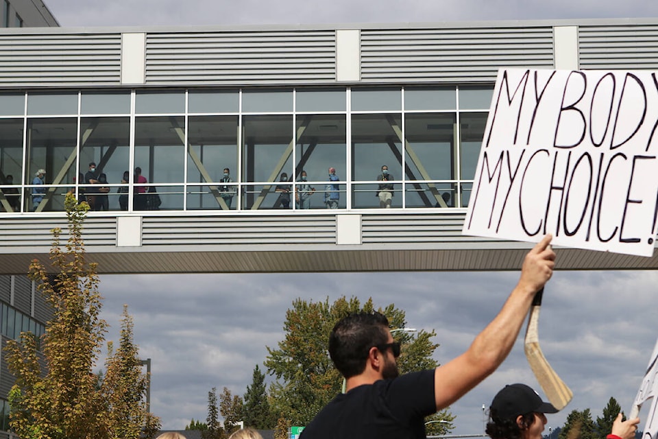 26381330_web1_210909-KCN-hospital-protest_8