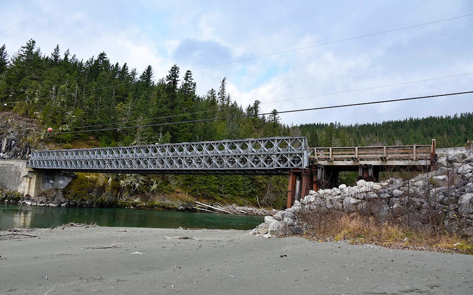 27242121_web1_211125-CMA-BaileyBridgeRepair-bellacoola_1