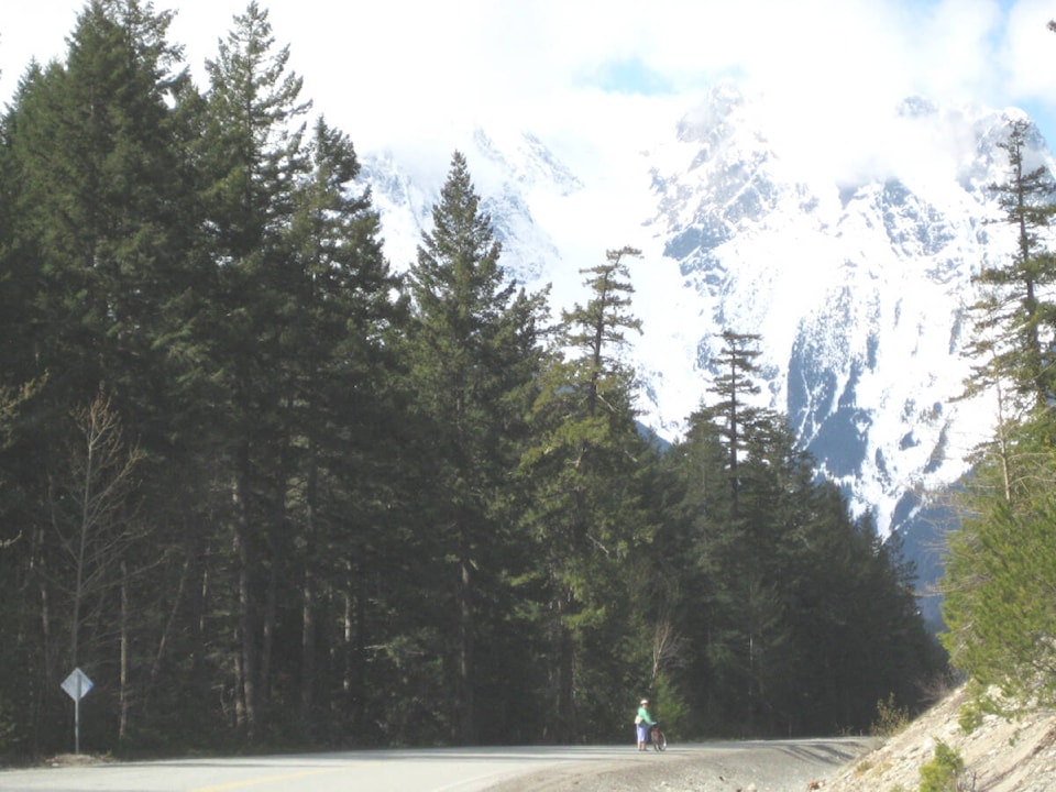 28771202_web1_220414-CMA-tour-de-bella-coola-rider_1