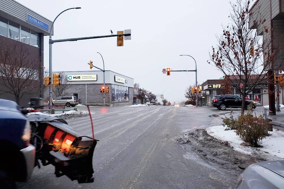 31416918_web1_221227-WLT-IcyRoads_2